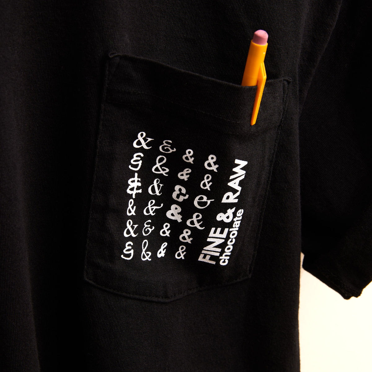 tee shirt black with pencil